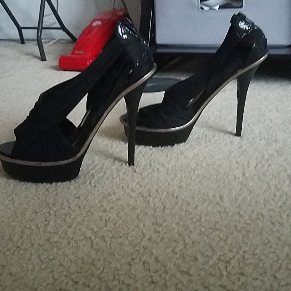 Shoes - Picture 2 of 6
